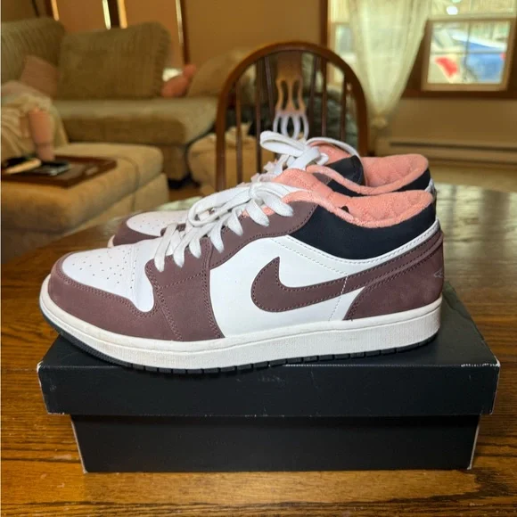 Air Jordan 1 Low ‘Mocha’ - Picture 6 of 11